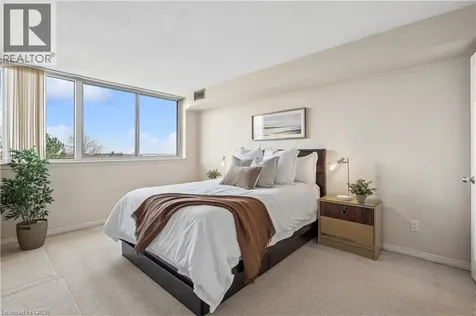 880 Dundas Street West Mississauga ON L5C 4H3