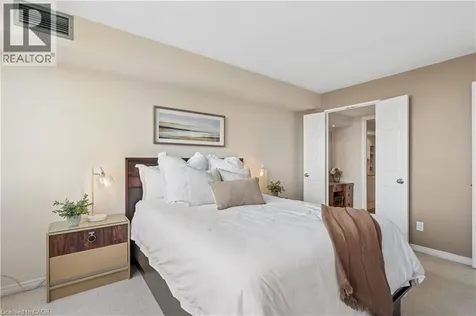 880 Dundas Street West Mississauga ON L5C 4H3