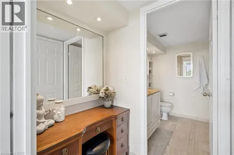 880 Dundas Street West Mississauga ON L5C 4H3