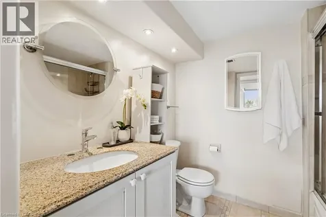 880 Dundas Street West Mississauga ON L5C 4H3