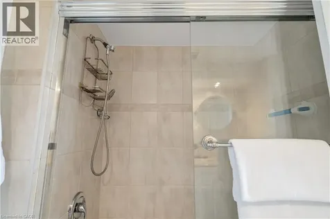 880 Dundas Street West Mississauga ON L5C 4H3