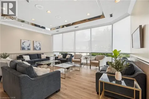 880 Dundas Street West Mississauga ON L5C 4H3