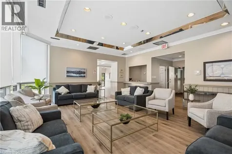 880 Dundas Street West Mississauga ON L5C 4H3