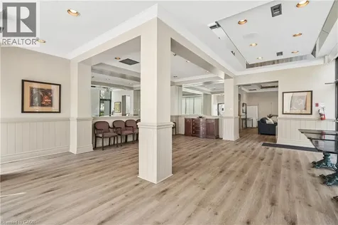 880 Dundas Street West Mississauga ON L5C 4H3