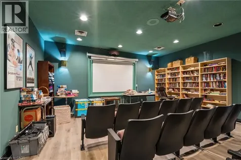 880 Dundas Street West Mississauga ON L5C 4H3