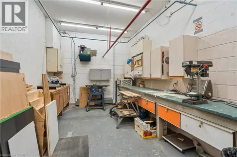 880 Dundas Street West Mississauga ON L5C 4H3
