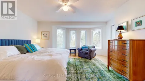 36 Lighthouse Lane East Collingwood ON L9Y 5C8
