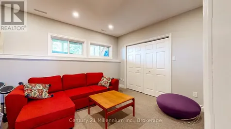 36 Lighthouse Lane East Collingwood ON L9Y 5C8