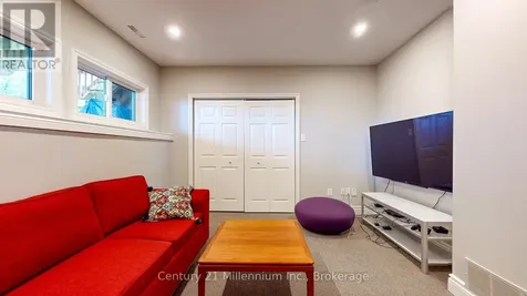 36 Lighthouse Lane East Collingwood ON L9Y 5C8