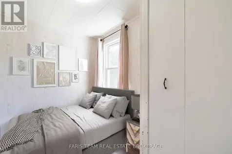 32 Lorne Avenue Collingwood ON L9Y 2B6