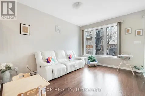 299 Wood Acres Grove Ottawa ON K1T 0B3