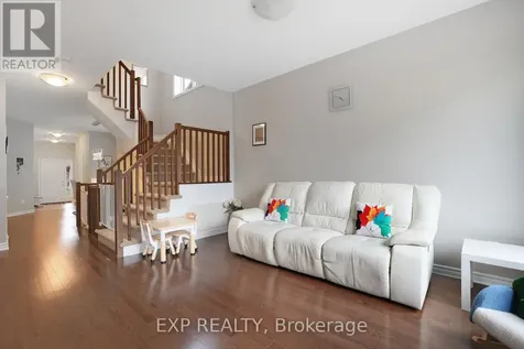 299 Wood Acres Grove Ottawa ON K1T 0B3