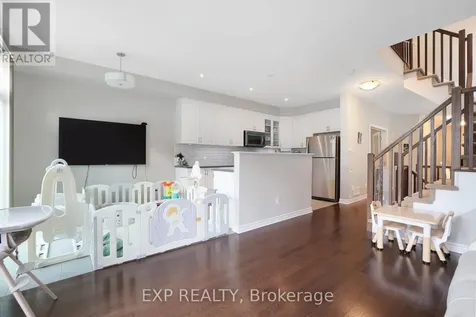 299 Wood Acres Grove Ottawa ON K1T 0B3