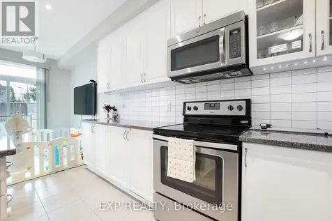 299 Wood Acres Grove Ottawa ON K1T 0B3