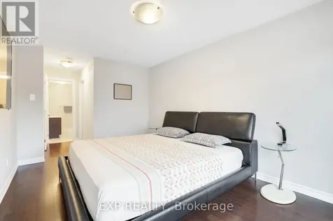 299 Wood Acres Grove Ottawa ON K1T 0B3