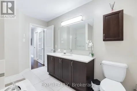 299 Wood Acres Grove Ottawa ON K1T 0B3