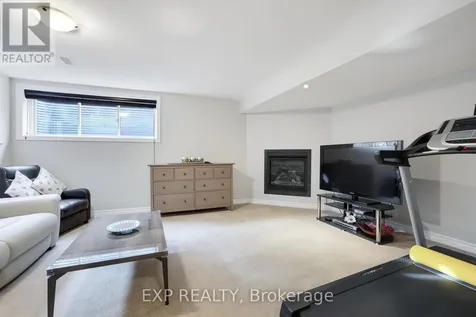 299 Wood Acres Grove Ottawa ON K1T 0B3