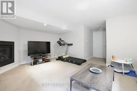 299 Wood Acres Grove Ottawa ON K1T 0B3