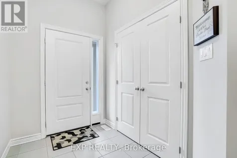 299 Wood Acres Grove Ottawa ON K1T 0B3