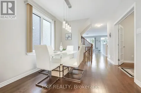 299 Wood Acres Grove Ottawa ON K1T 0B3