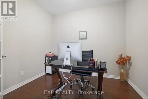 299 Wood Acres Grove Ottawa ON K1T 0B3