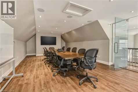 497 Elizabeth Street Burlington ON L7R 2M4