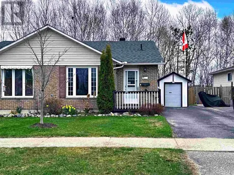 5 Mclaren Crescent Elliot Lake ON P5A 3M6