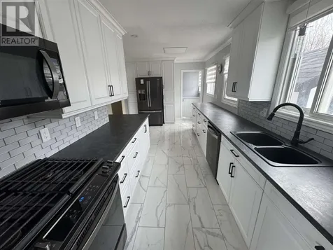 5 Mclaren Crescent Elliot Lake ON P5A 3M6