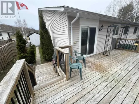 5 Mclaren Crescent Elliot Lake ON P5A 3M6