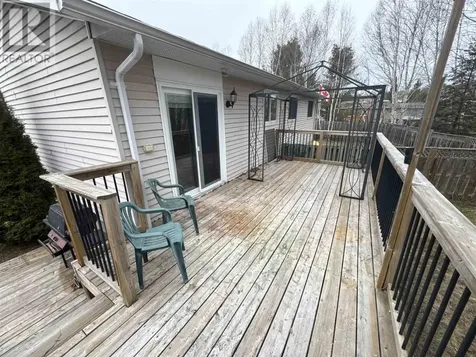 5 Mclaren Crescent Elliot Lake ON P5A 3M6