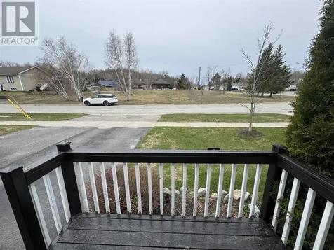 5 Mclaren Crescent Elliot Lake ON P5A 3M6
