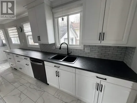 5 Mclaren Crescent Elliot Lake ON P5A 3M6