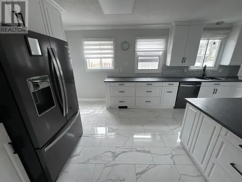 5 Mclaren Crescent Elliot Lake ON P5A 3M6
