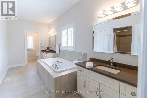 779 Snowberry Court Waterloo ON N2V 0E7
