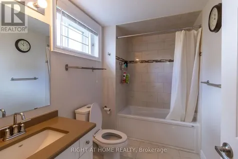 779 Snowberry Court Waterloo ON N2V 0E7