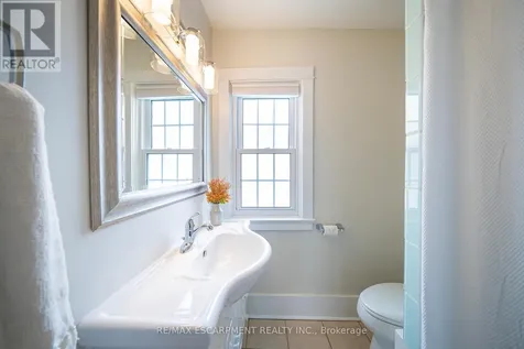 48 Lincoln Avenue Brantford ON N3T 4S7