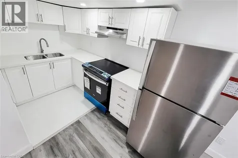 18 Puritan Court Hamilton ON L8E 4L1