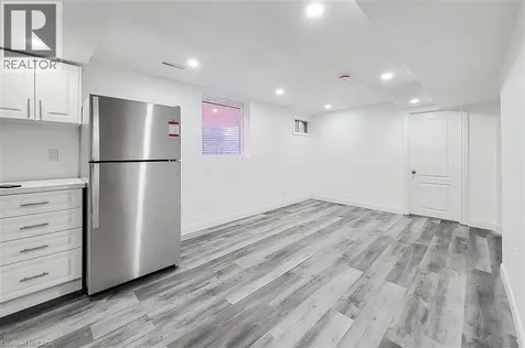 18 Puritan Court Hamilton ON L8E 4L1