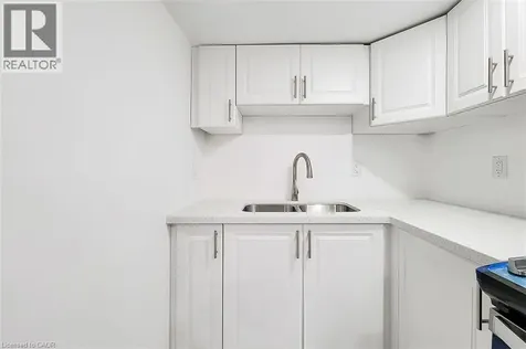 18 Puritan Court Hamilton ON L8E 4L1