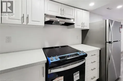 18 Puritan Court Hamilton ON L8E 4L1