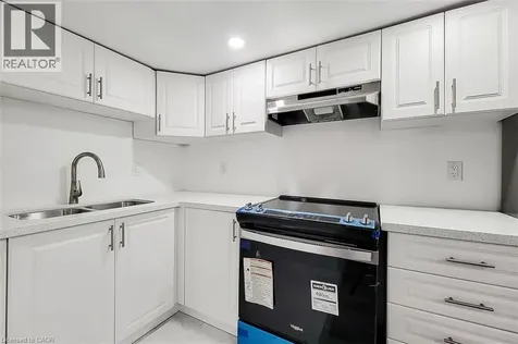 18 Puritan Court Hamilton ON L8E 4L1