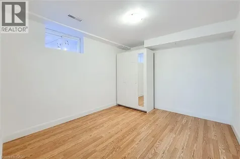 18 Puritan Court Hamilton ON L8E 4L1