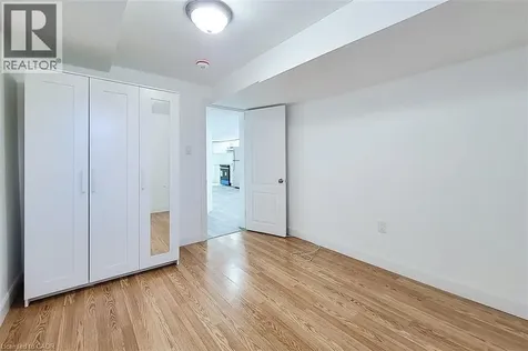 18 Puritan Court Hamilton ON L8E 4L1