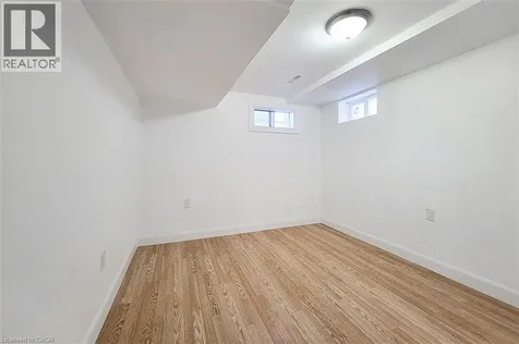 18 Puritan Court Hamilton ON L8E 4L1