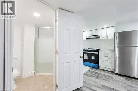 18 Puritan Court Hamilton ON L8E 4L1