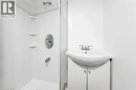 18 Puritan Court Hamilton ON L8E 4L1