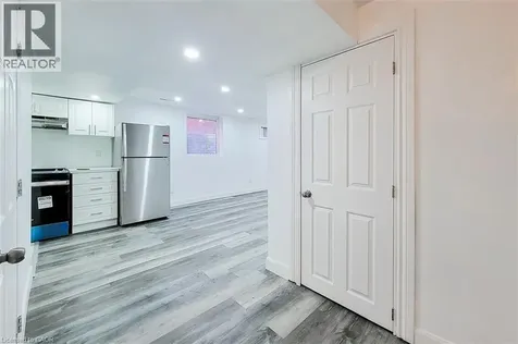 18 Puritan Court Hamilton ON L8E 4L1