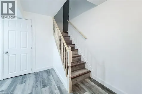 18 Puritan Court Hamilton ON L8E 4L1