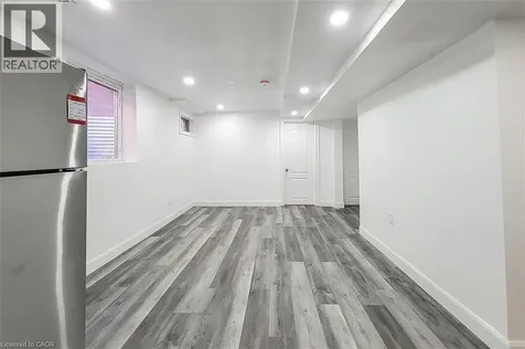 18 Puritan Court Hamilton ON L8E 4L1
