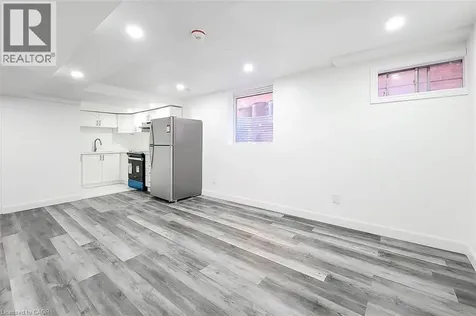 18 Puritan Court Hamilton ON L8E 4L1